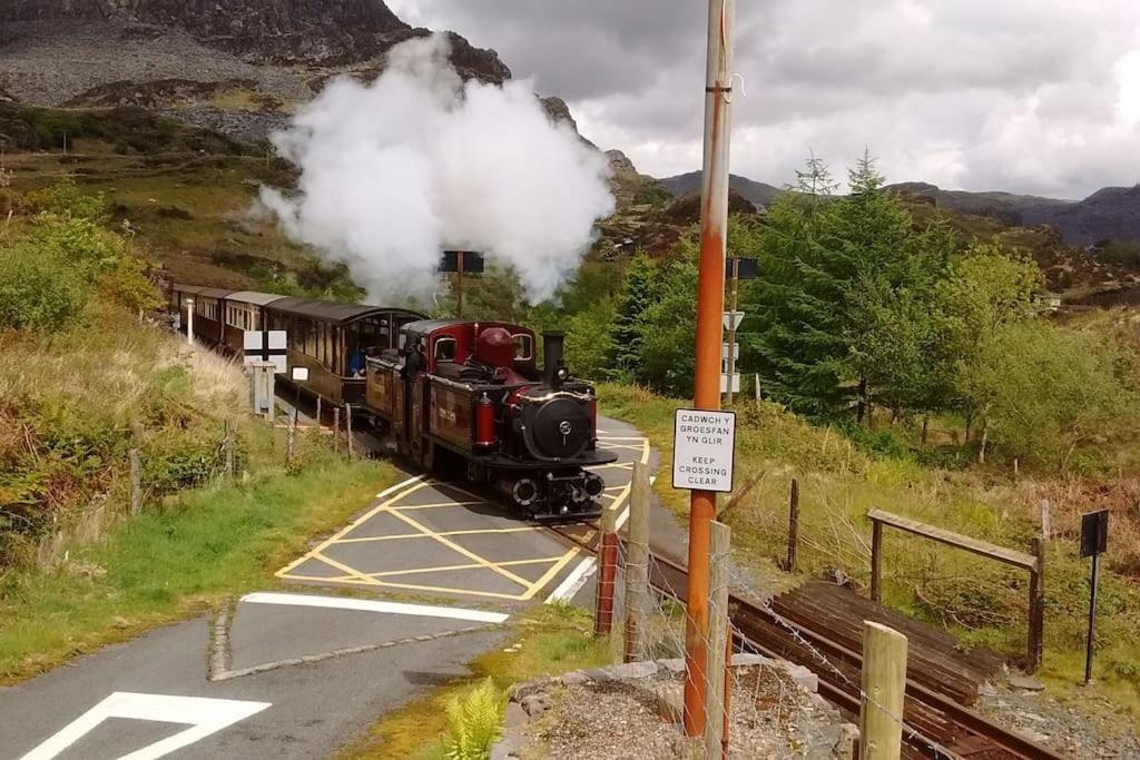 ブライナイ・フェスティニオグ Mountain Walks Straight From The Doorstepヴィラ エクステリア 写真